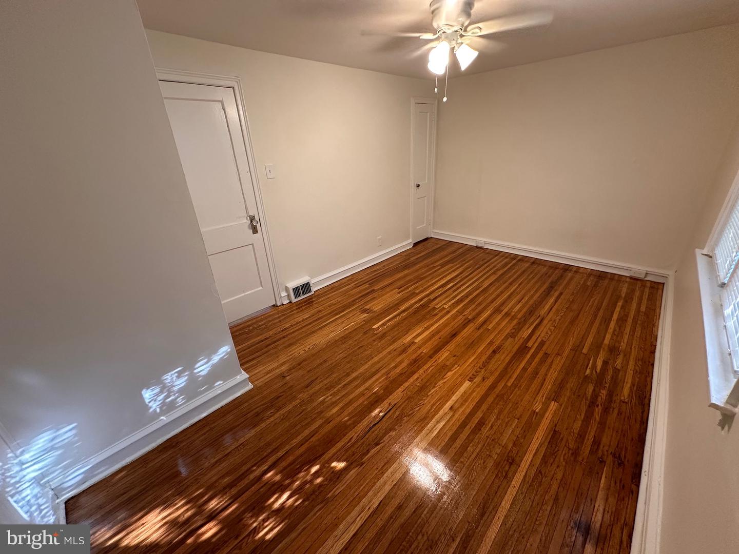 5861 Saul St Property Photo 23