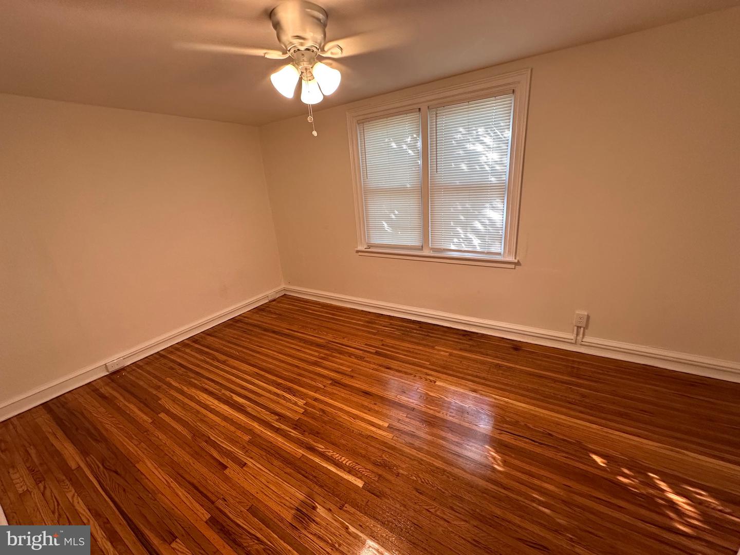 5861 Saul St Property Photo 24