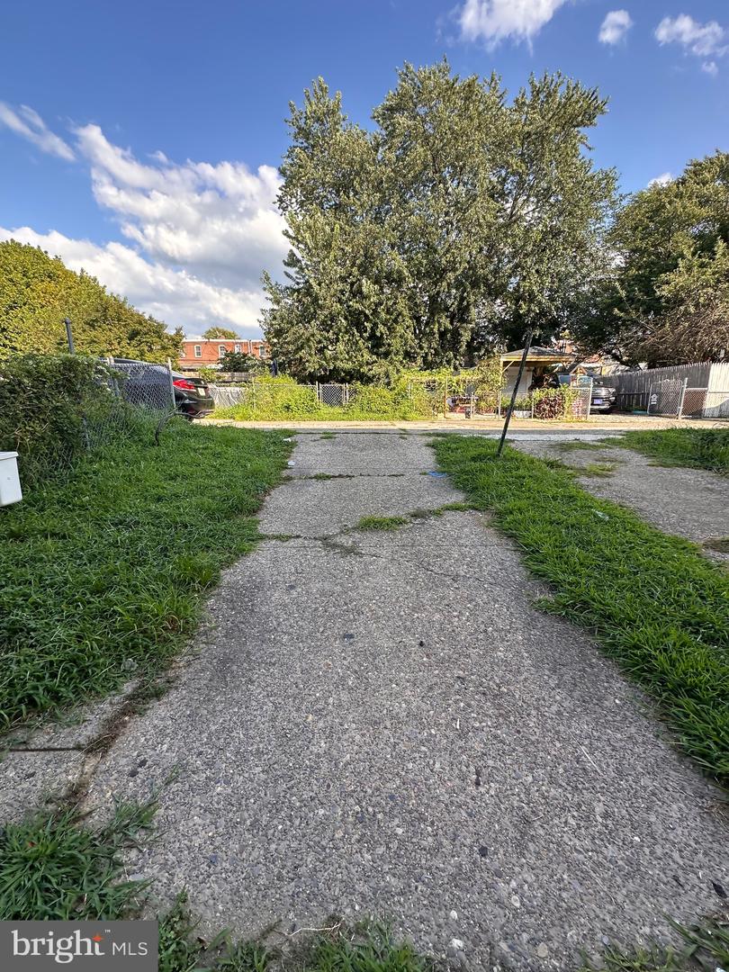 5861 Saul St Property Photo 34