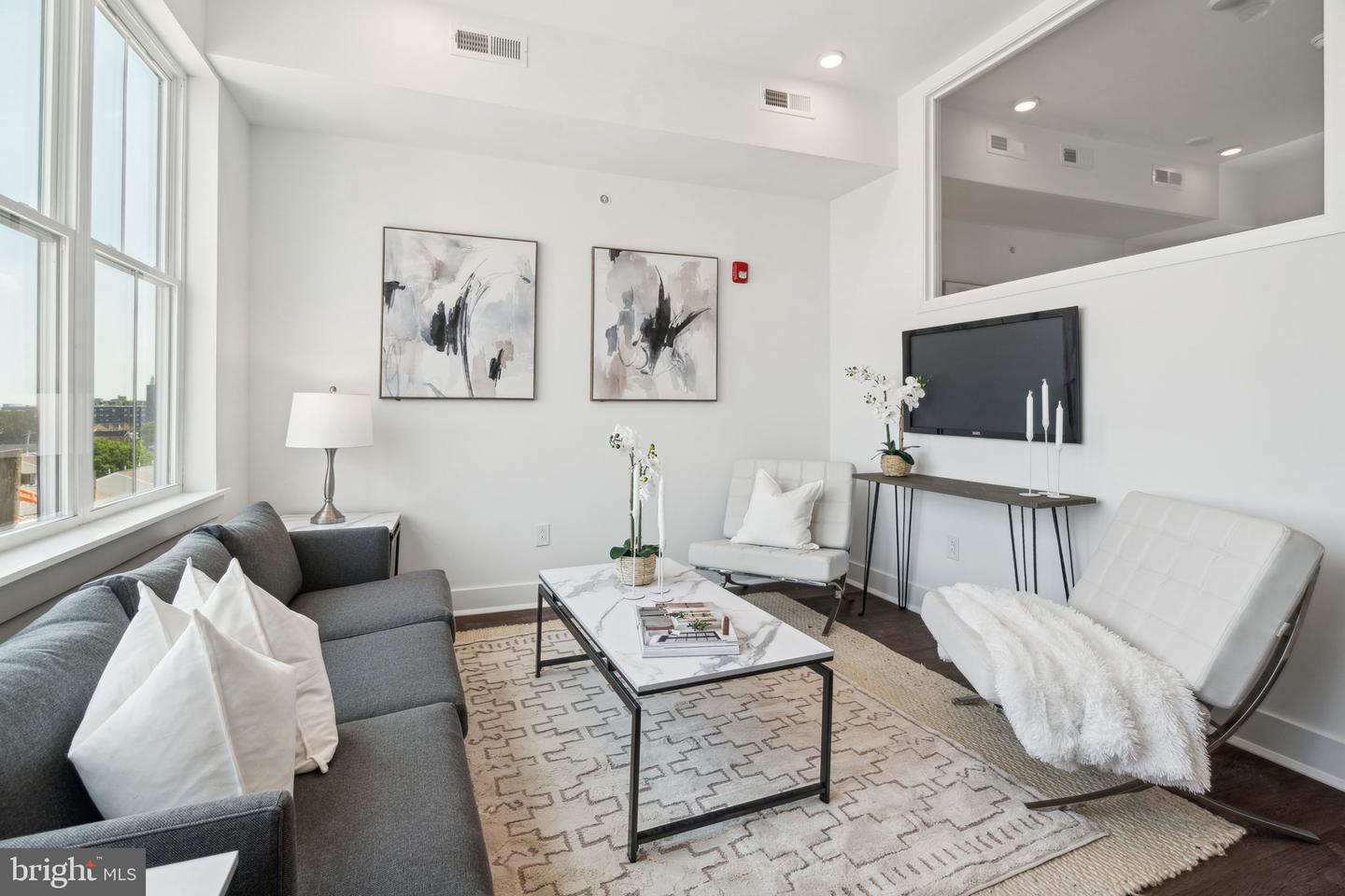 813 N Broad St #unit 203 Property Photo 4