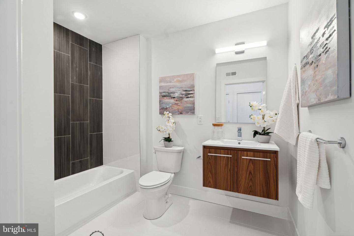 813 N Broad St #unit 203 Property Photo 10