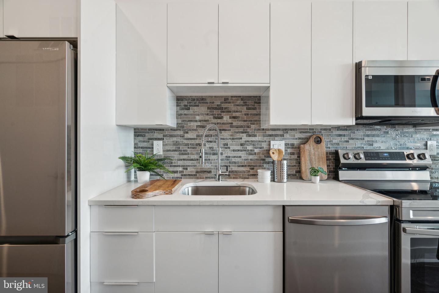 813 N Broad St #unit 203 Property Photo 16