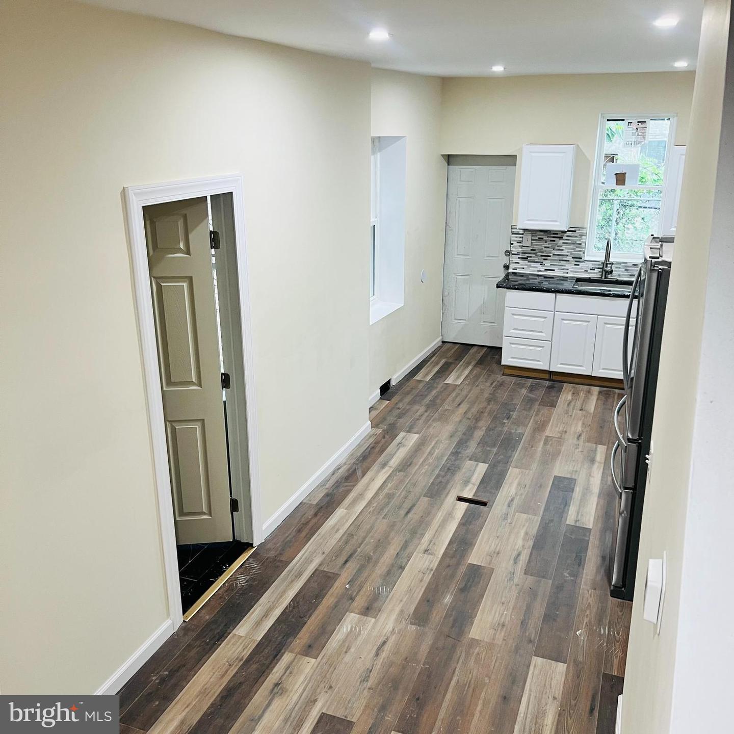 2328 W Harold St Property Photo 8