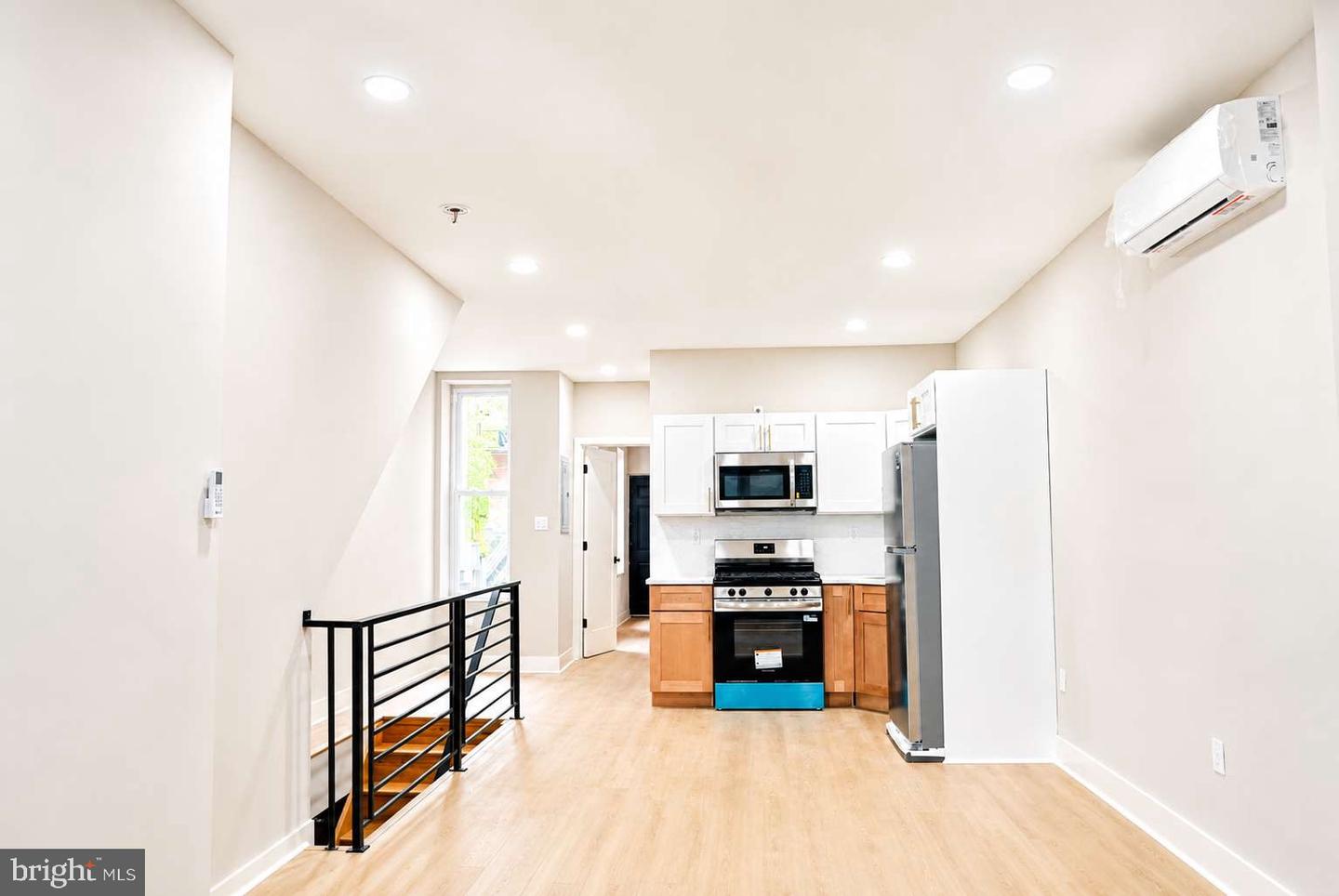 6037 Delancey St Property Photo 3