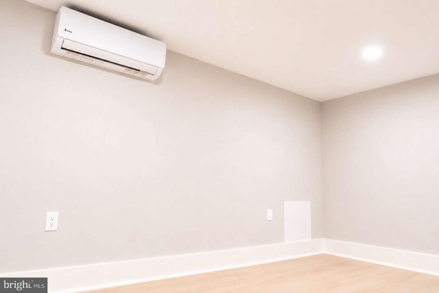 6037 Delancey St Property Photo 21