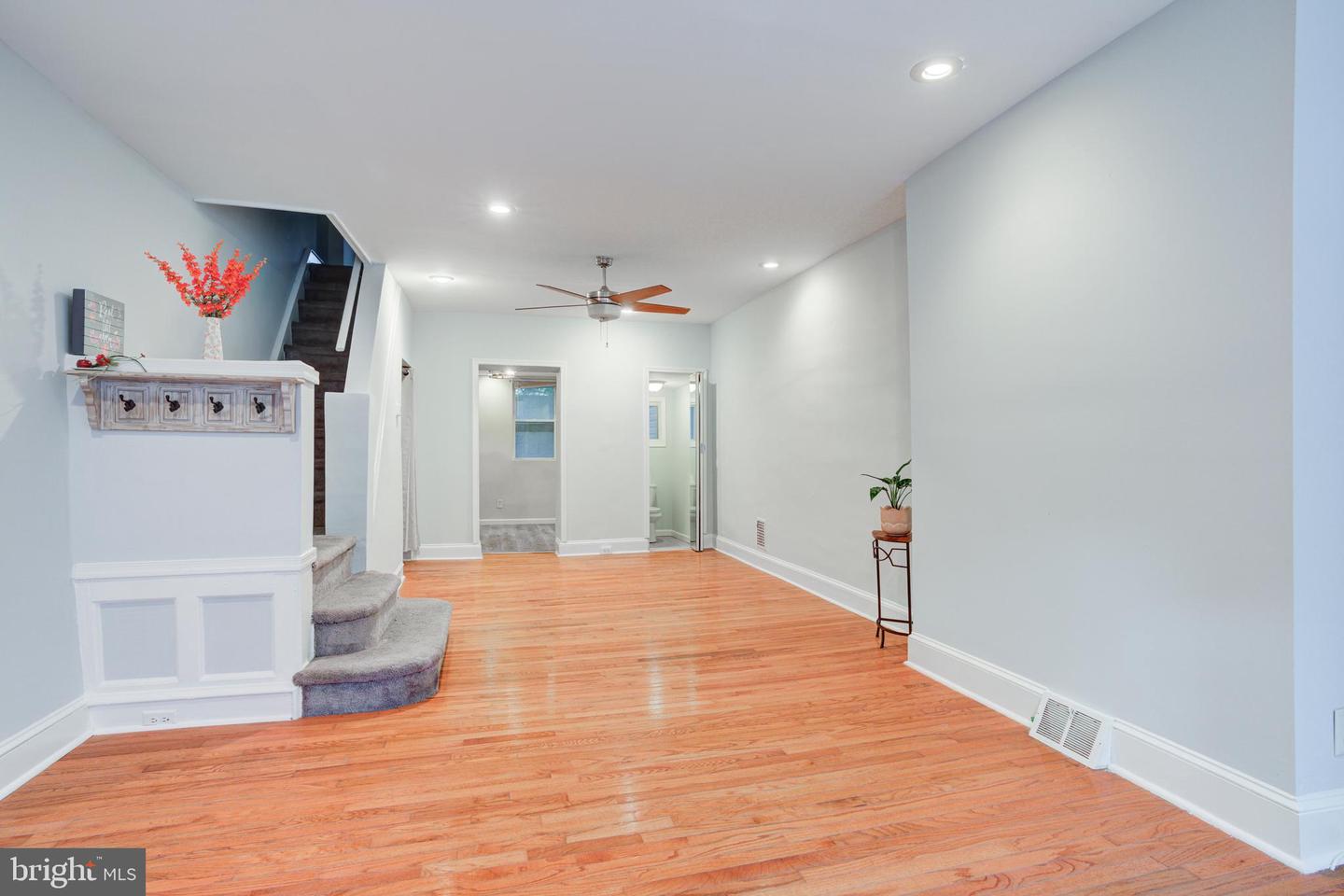 445 Tree St Property Photo 3