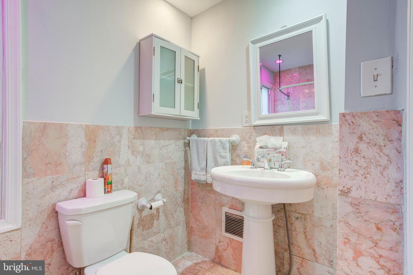 445 Tree St Property Photo 4