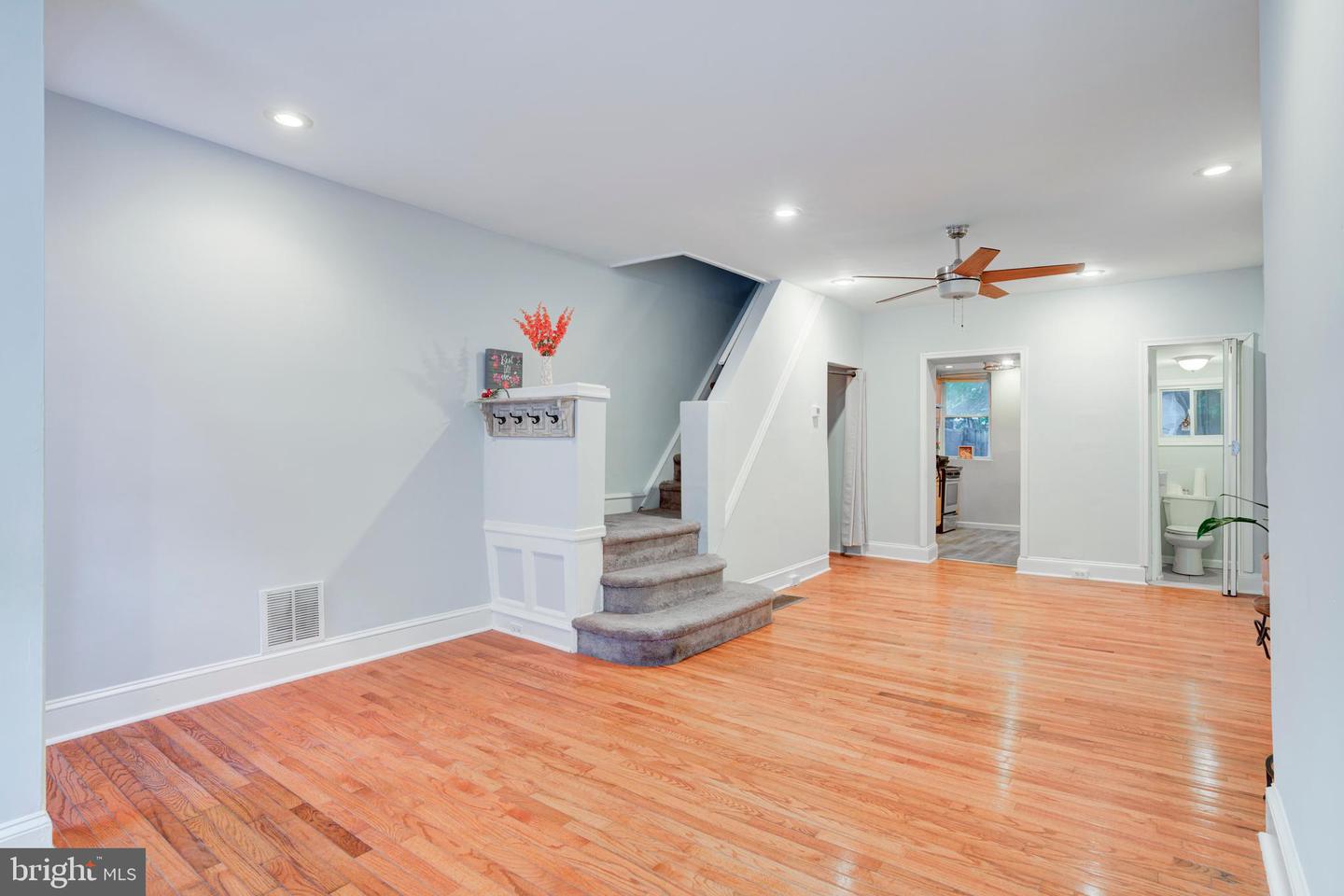 445 Tree St Property Photo 5
