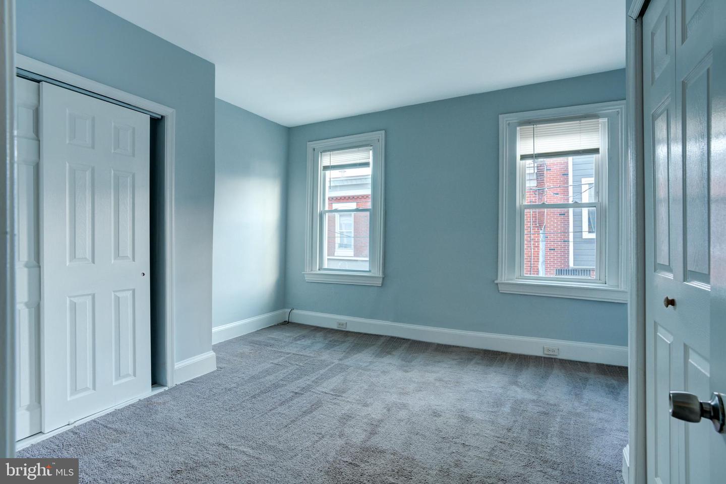 445 Tree St Property Photo 6