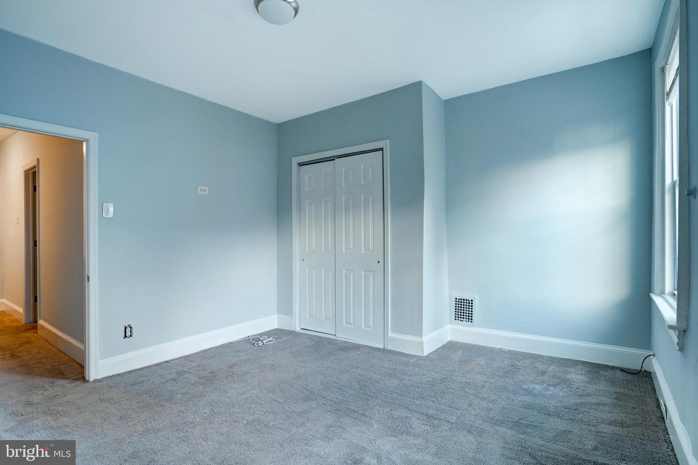 445 Tree St Property Photo 8