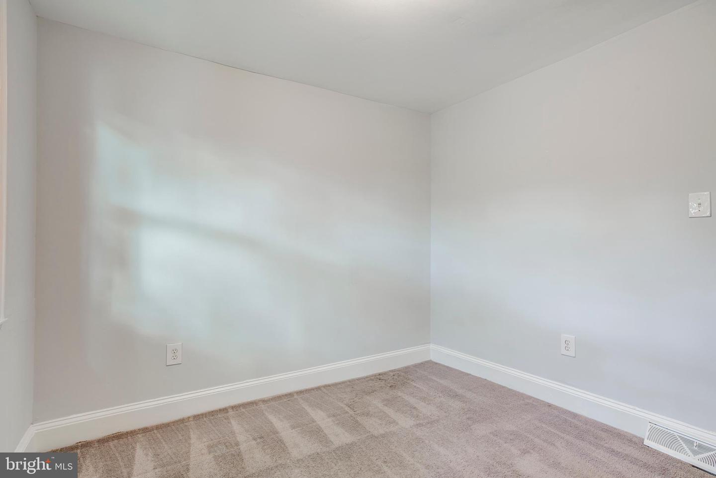445 Tree St Property Photo 17