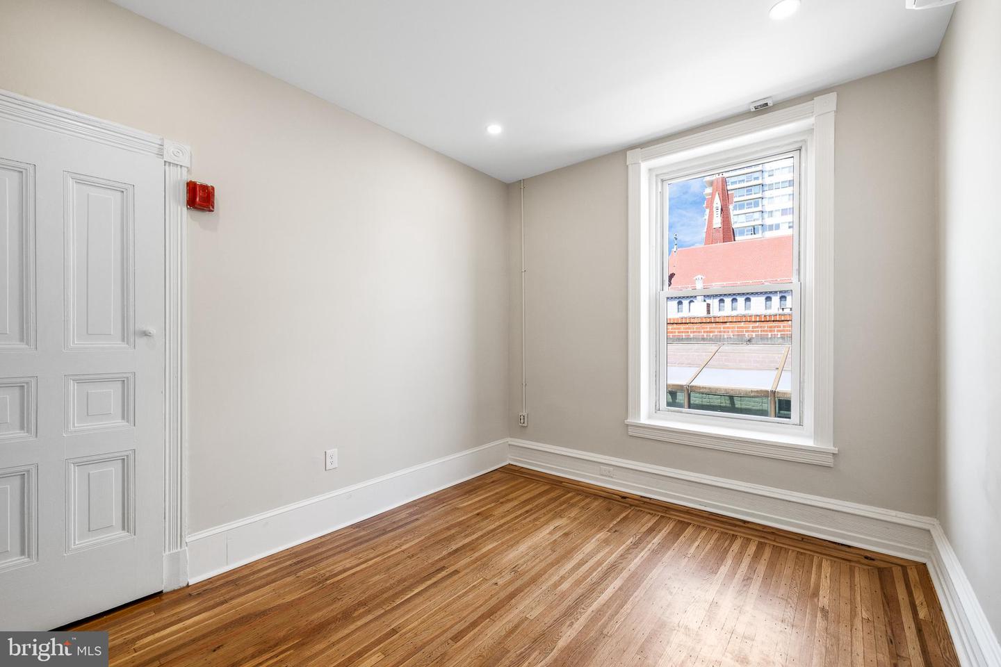 2311 Green St #3r Property Photo 6