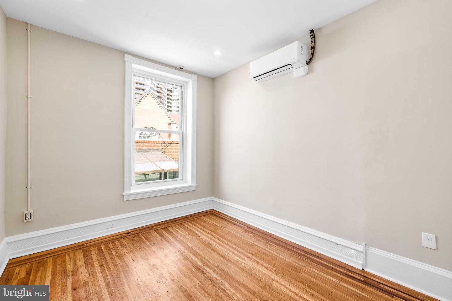 2311 Green St #3r Property Photo 8