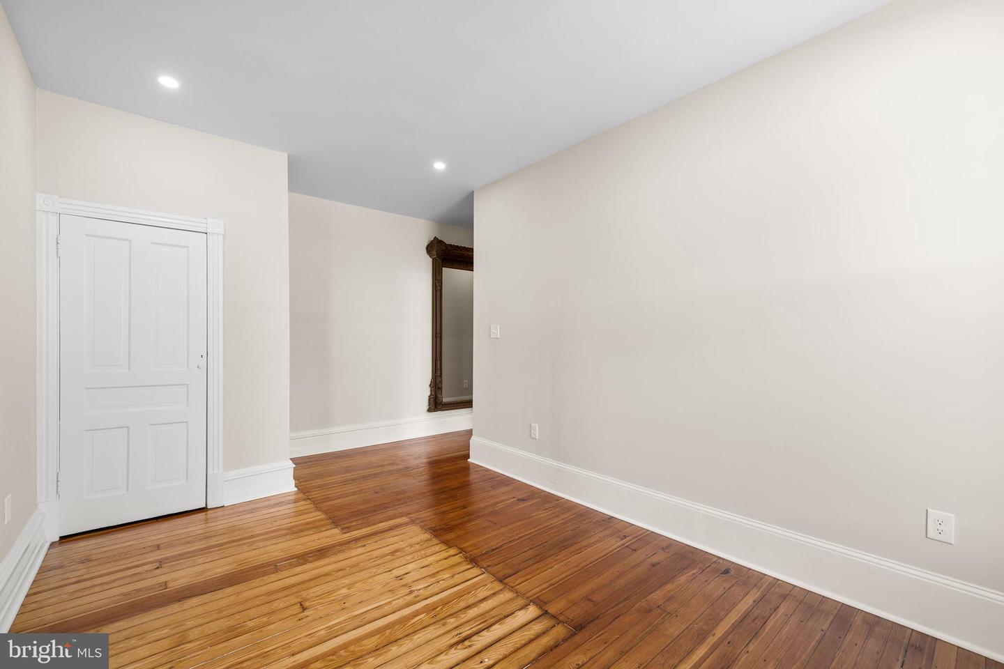 2311 Green St #3r Property Photo 10