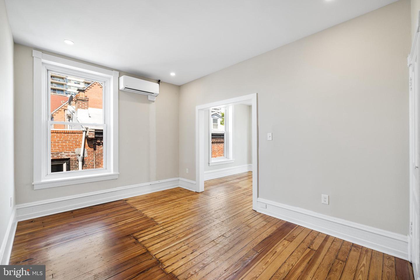 2311 Green St #3r Property Photo 11