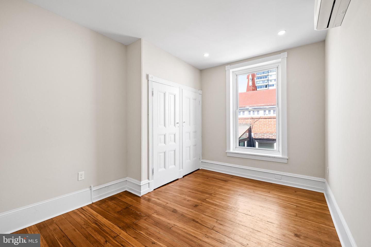 2311 Green St #3r Property Photo 12