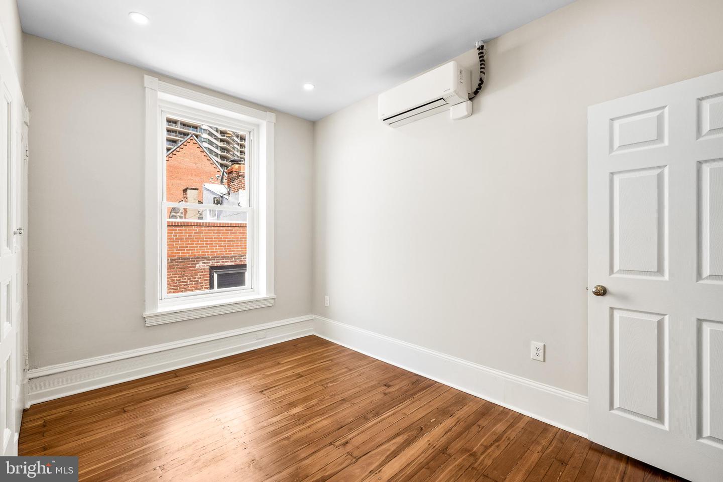 2311 Green St #3r Property Photo 13