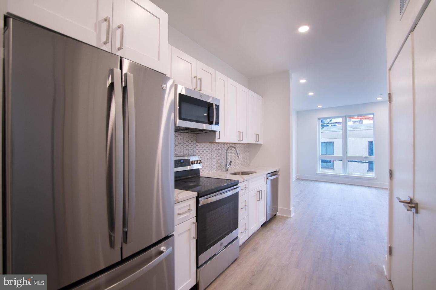 1325 N LEE ST #UNIT 202 Property Photo 1