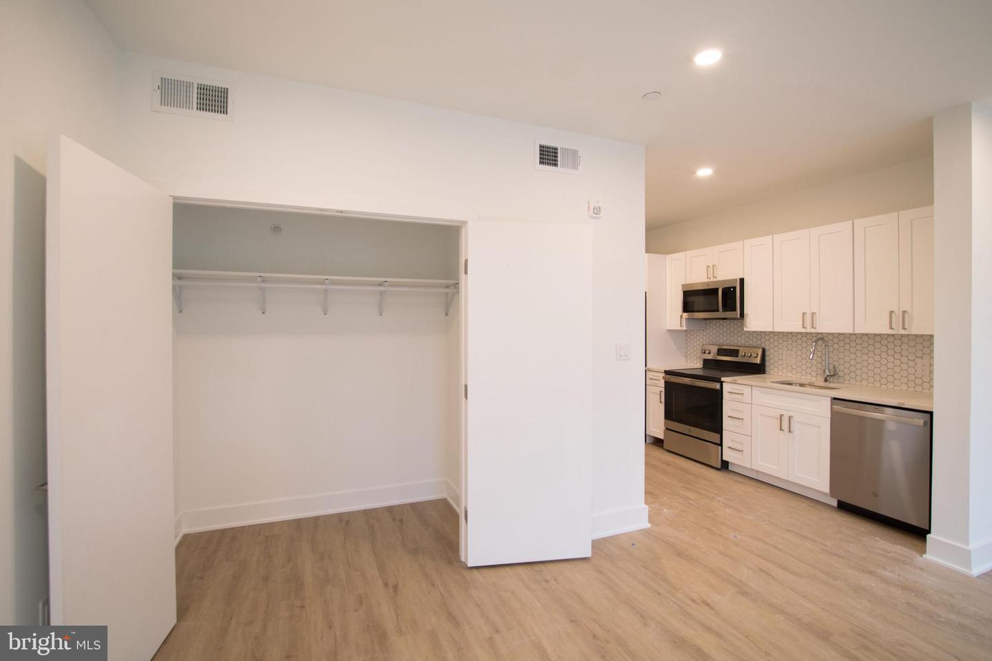 1325 N Lee St #unit 202 Property Photo 9