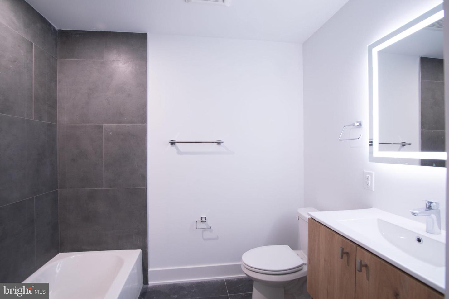 1325 N Lee St #unit 202 Property Photo 12