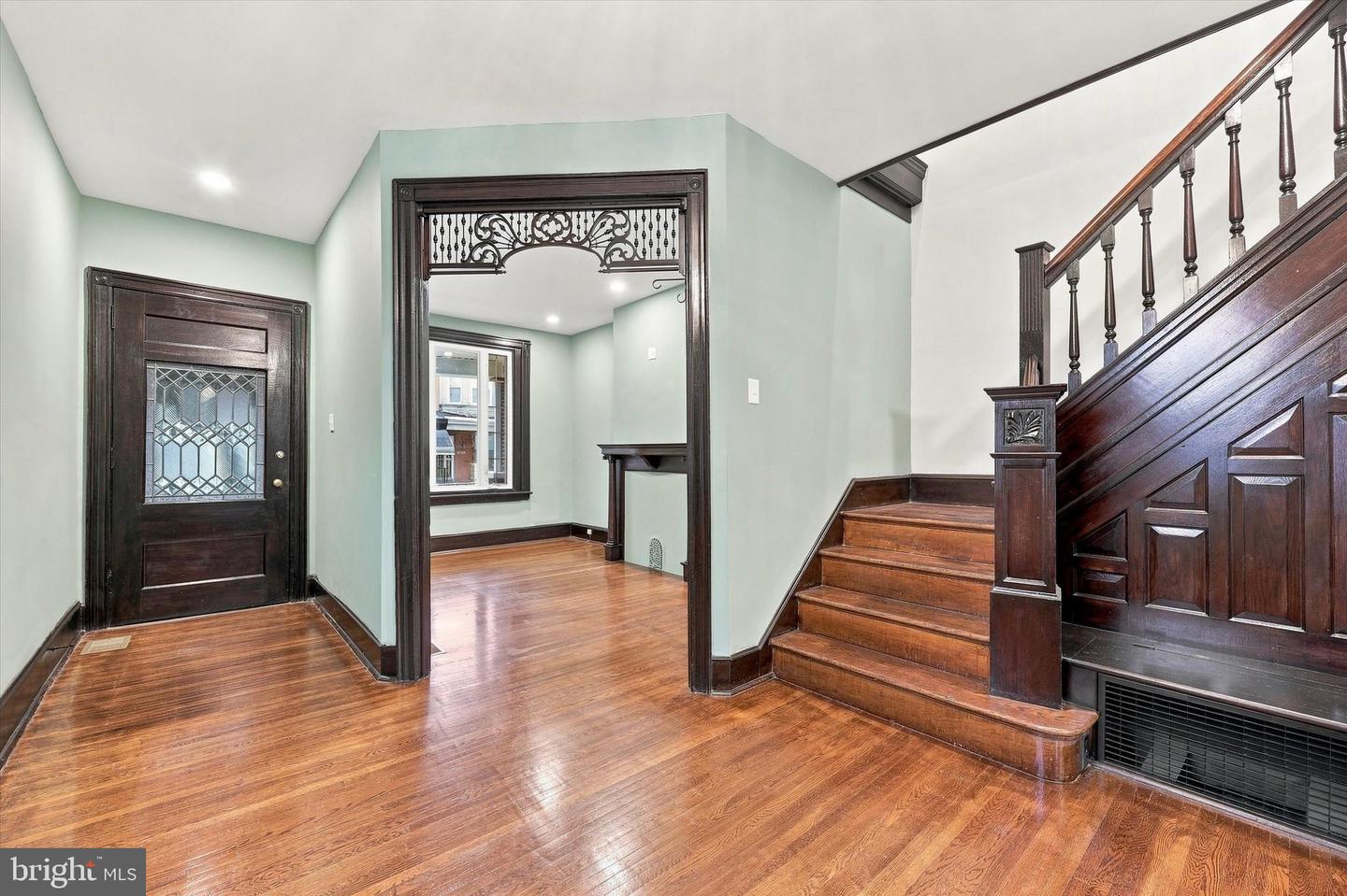 5015 Ludlow St Property Photo 2