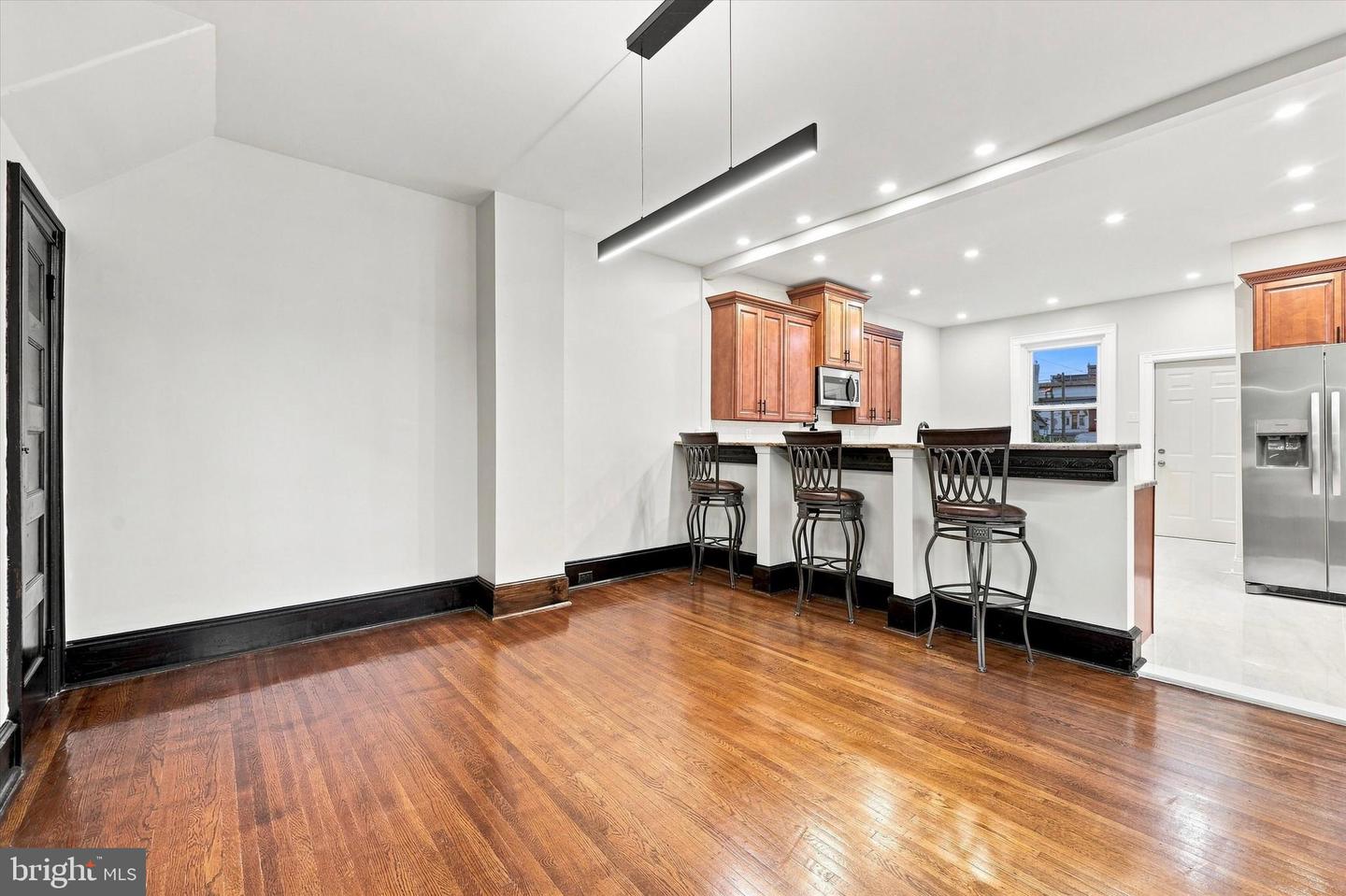 5015 Ludlow St Property Photo 6
