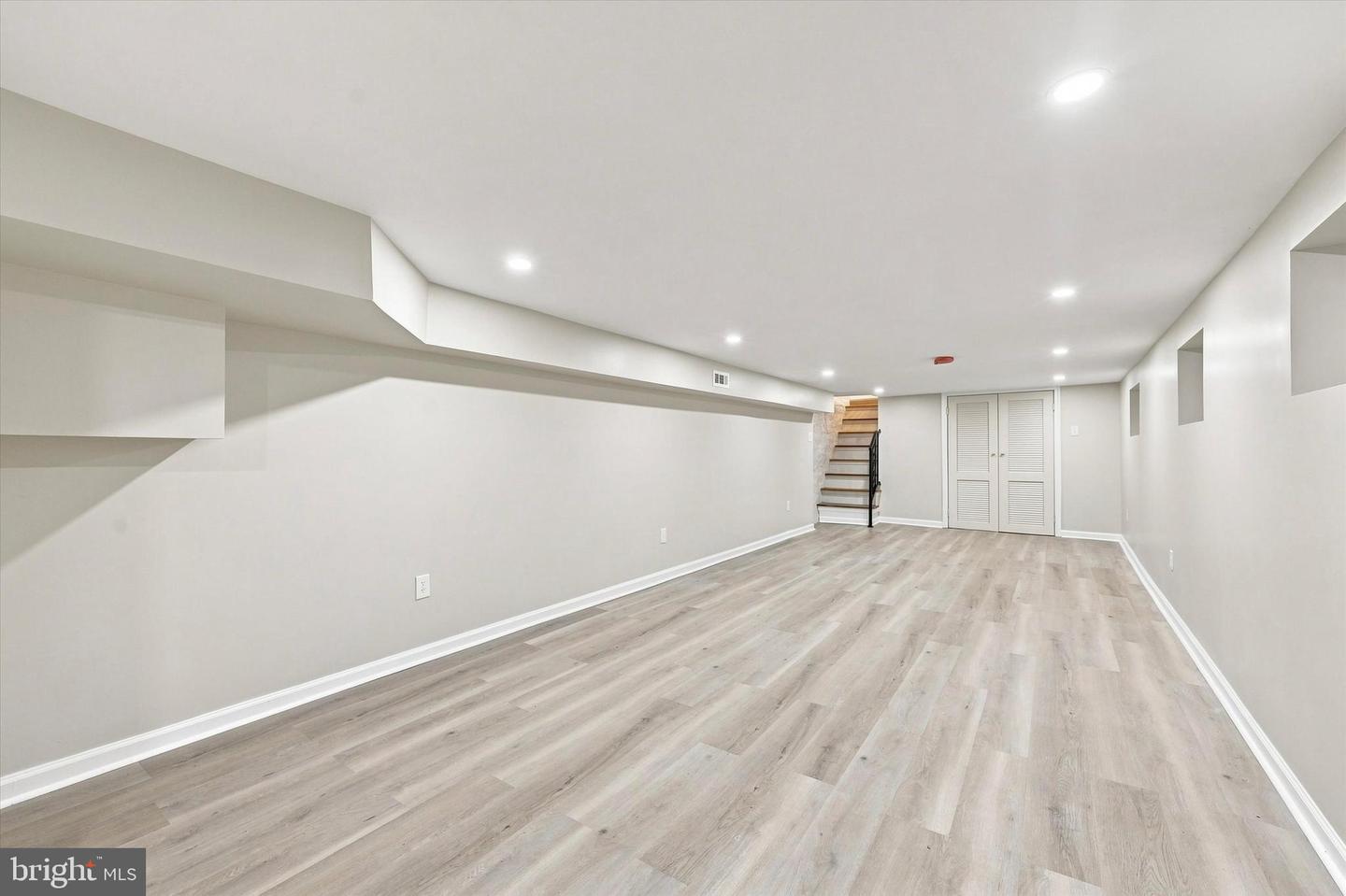 5015 Ludlow St Property Photo 20