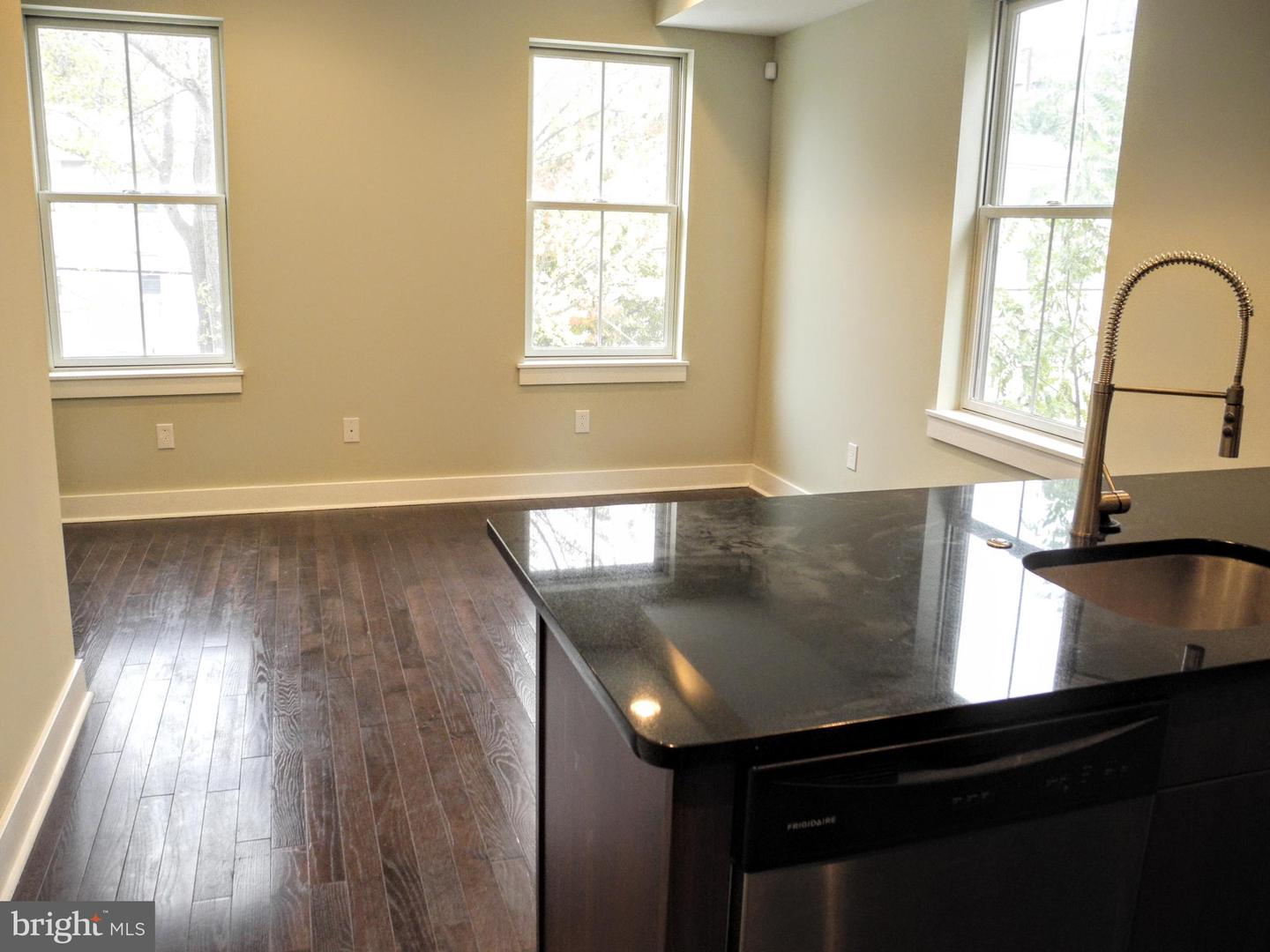 2012 W Girard Ave #unit 7b Property Photo 2