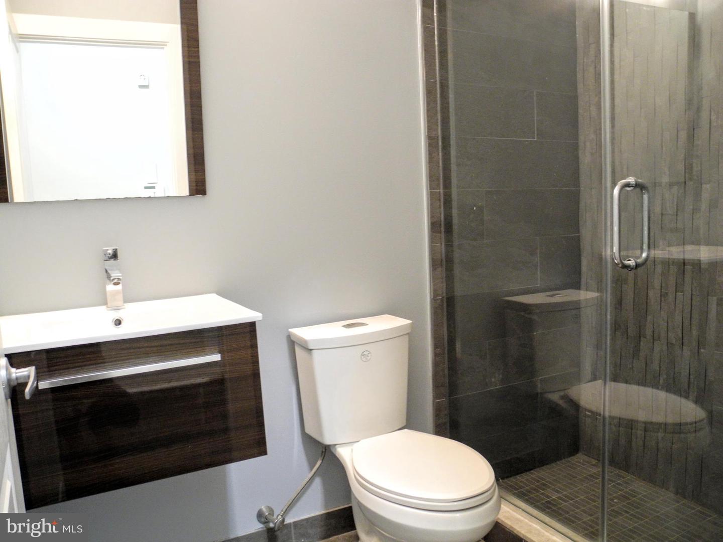 2012 W Girard Ave #unit 7b Property Photo 3