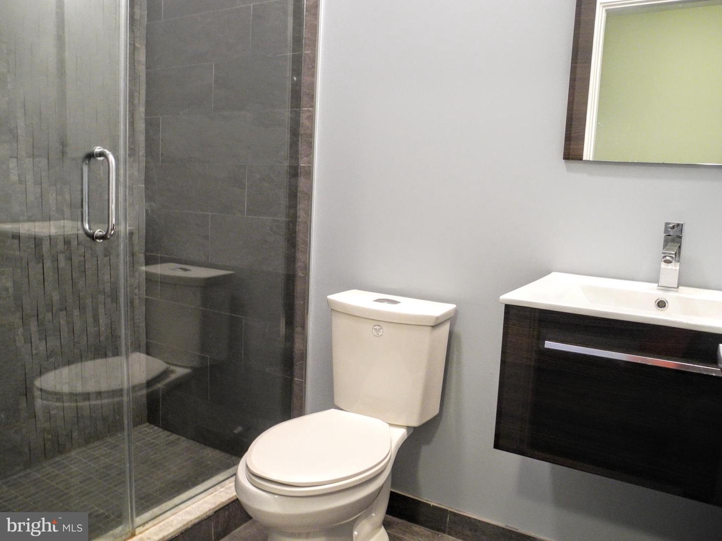 2012 W Girard Ave #unit 7b Property Photo 11