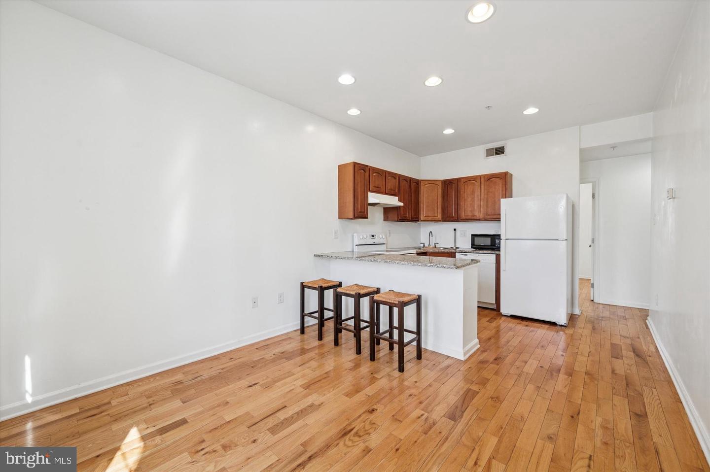 5643 E Wister St Property Photo 3