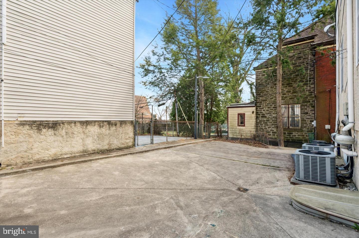 5643 E Wister St Property Photo 12