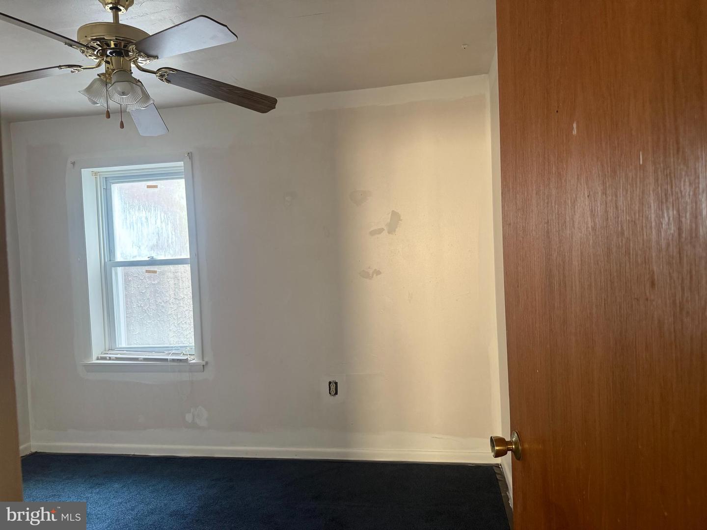 2328 E Hagert St Property Photo 9