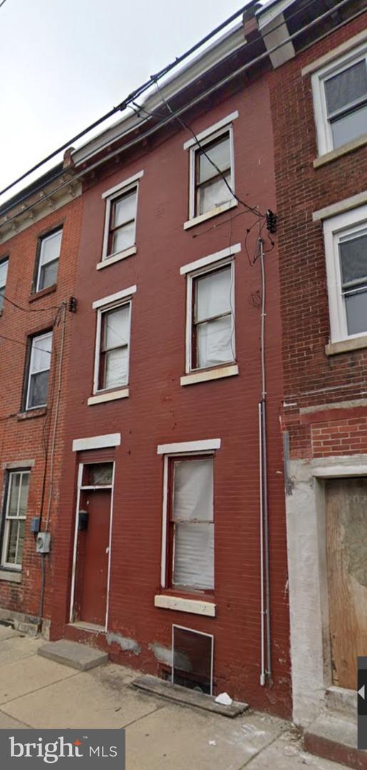 54 E Collom St Property Photo 1