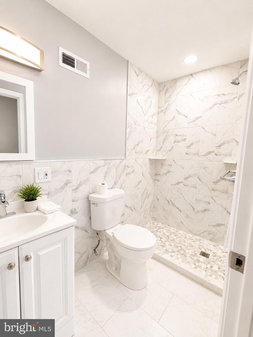 8516 Lynnewood Rd #unit 1 Property Photo 4