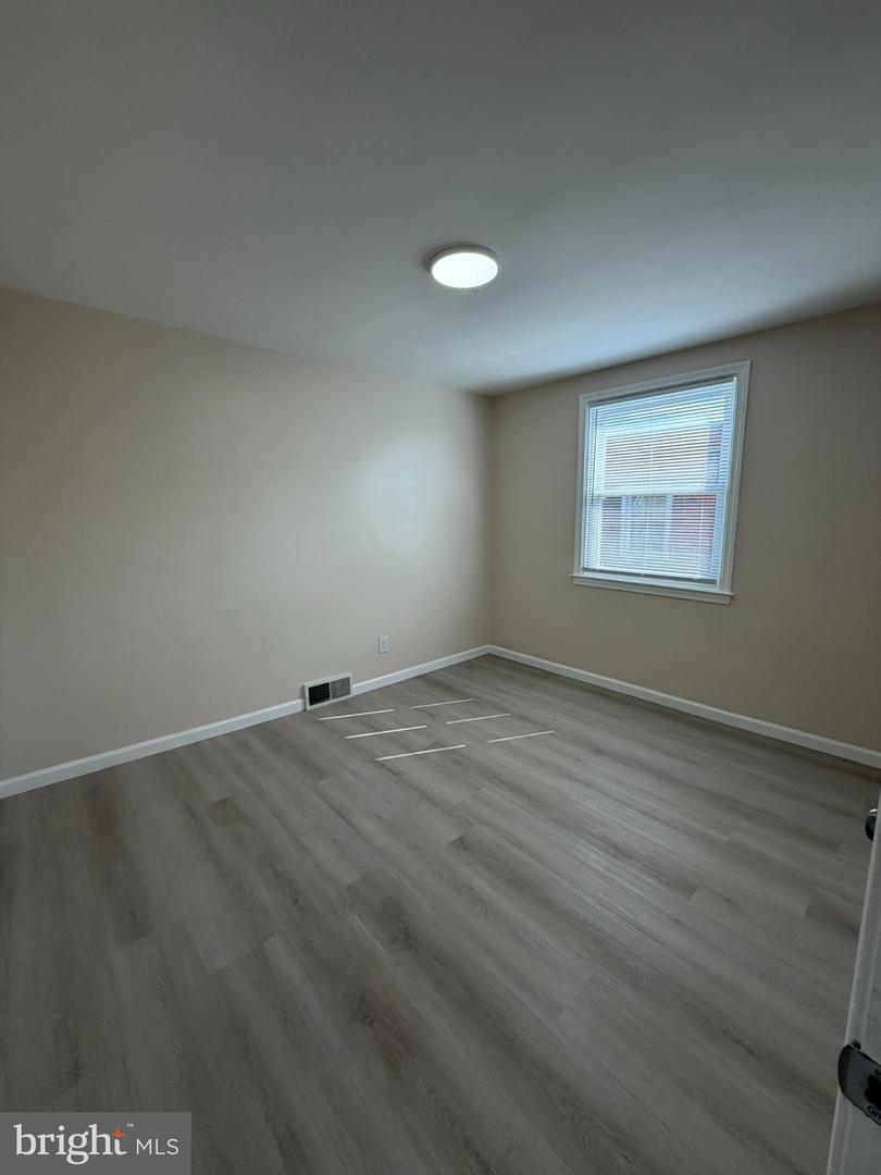 7913 Bradford St Property Photo 8