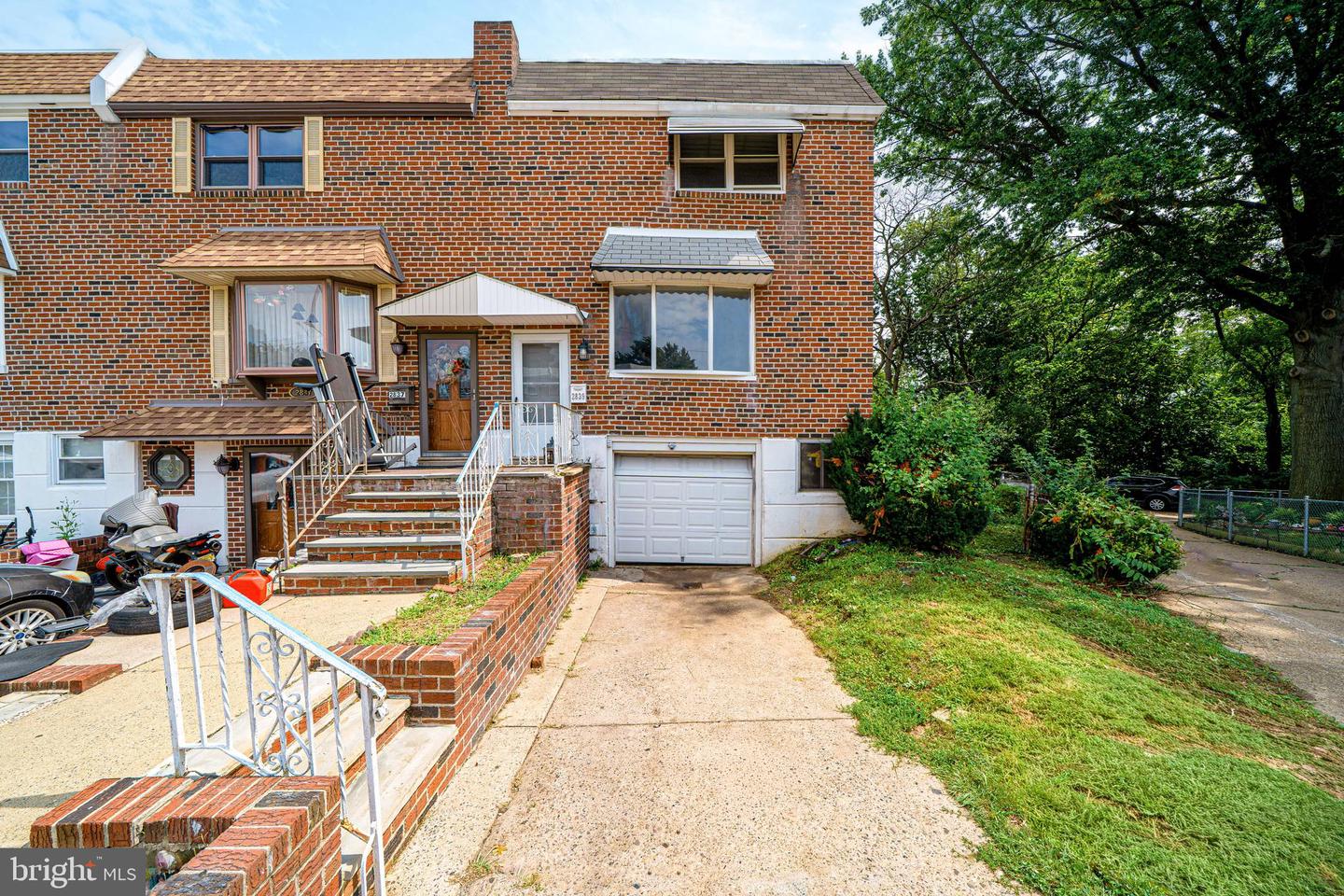 2839 Tremont St Property Photo 1
