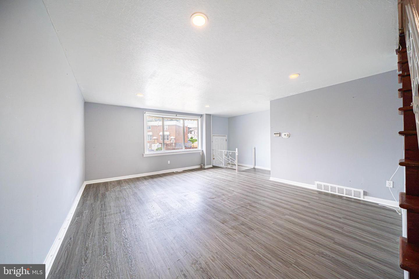 2839 Tremont St Property Photo 2