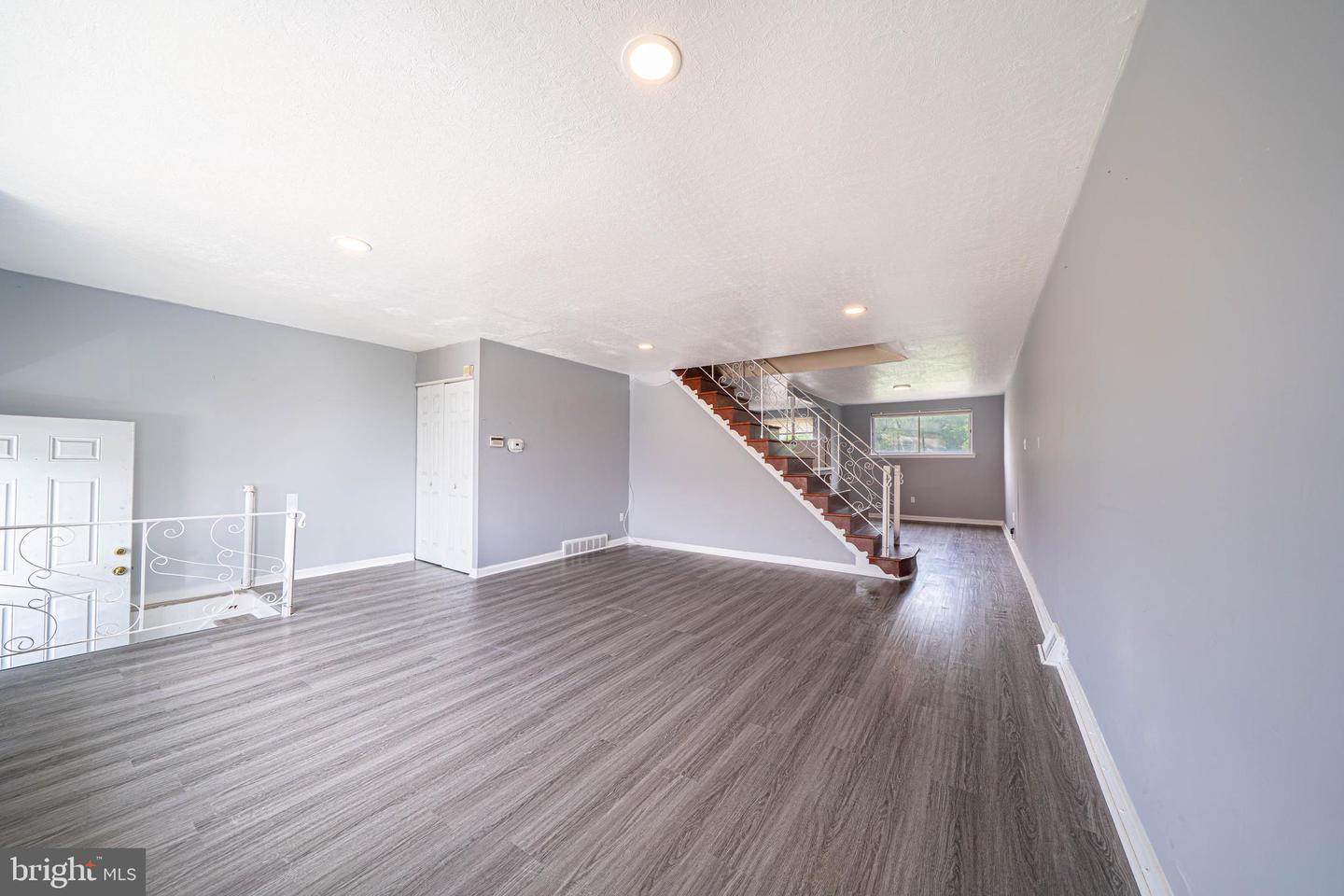 2839 Tremont St Property Photo 3