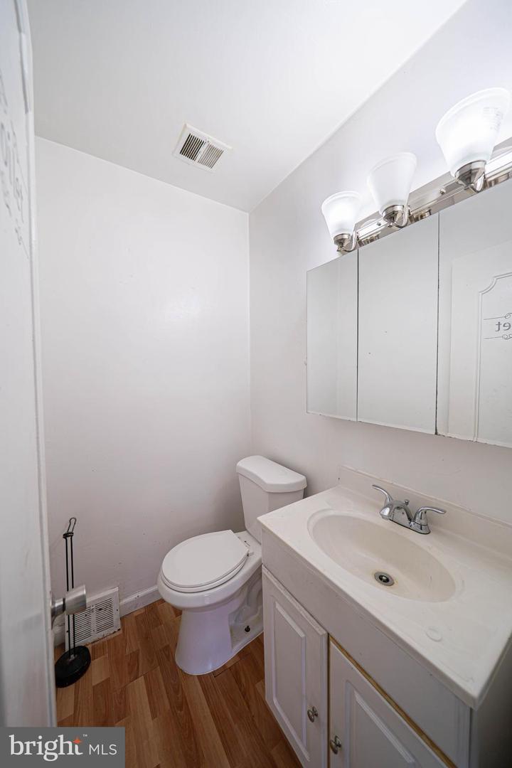 2839 Tremont St Property Photo 8