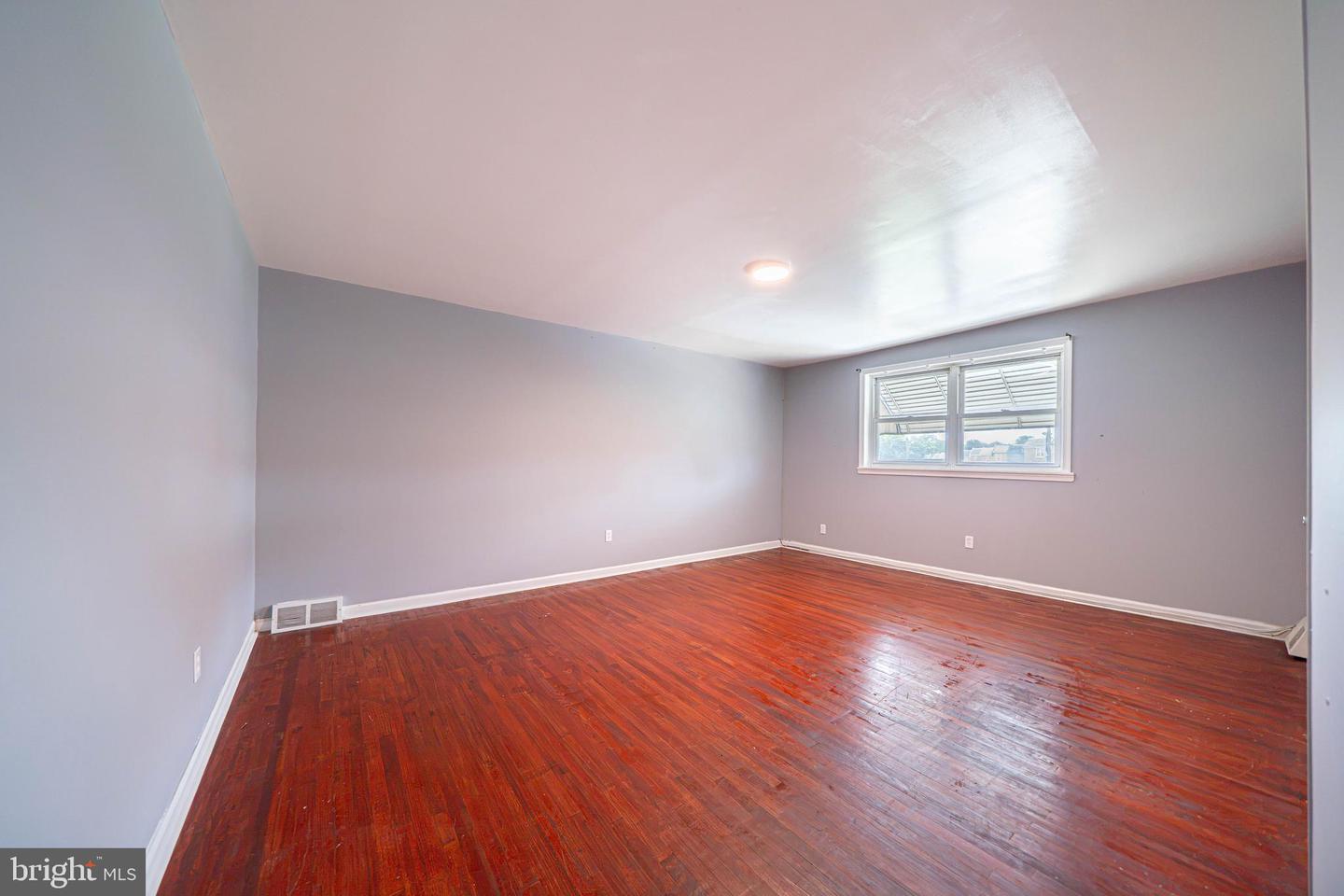 2839 Tremont St Property Photo 11