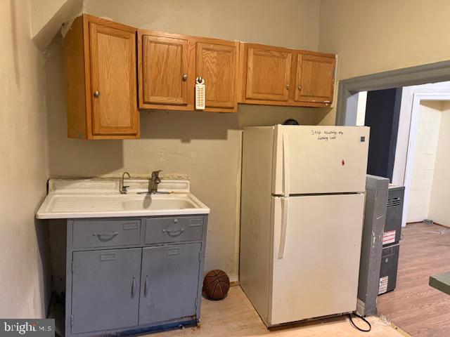 1648 Pratt St Property Photo 4
