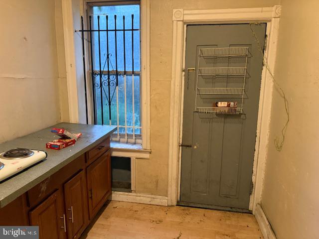 1648 Pratt St Property Photo 5