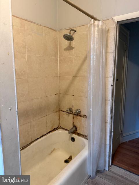 1648 Pratt St Property Photo 9