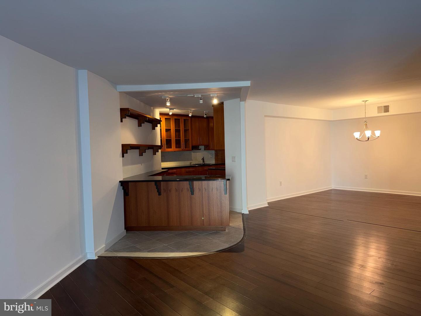 1420 Locust St #12k Property Photo 5