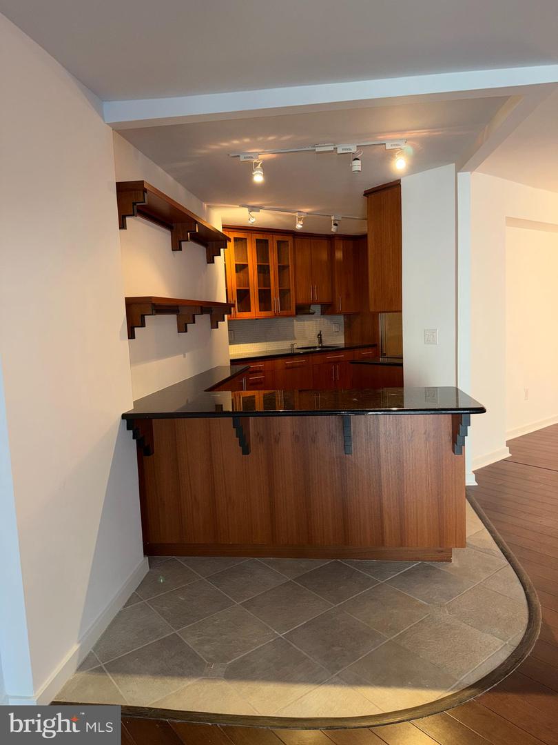 1420 Locust St #12k Property Photo 7