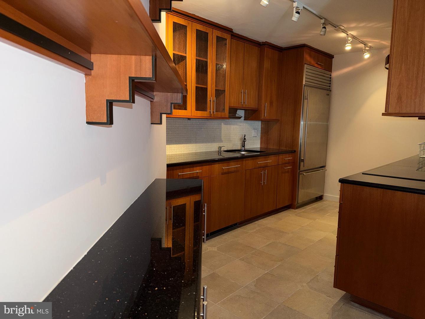 1420 Locust St #12k Property Photo 8