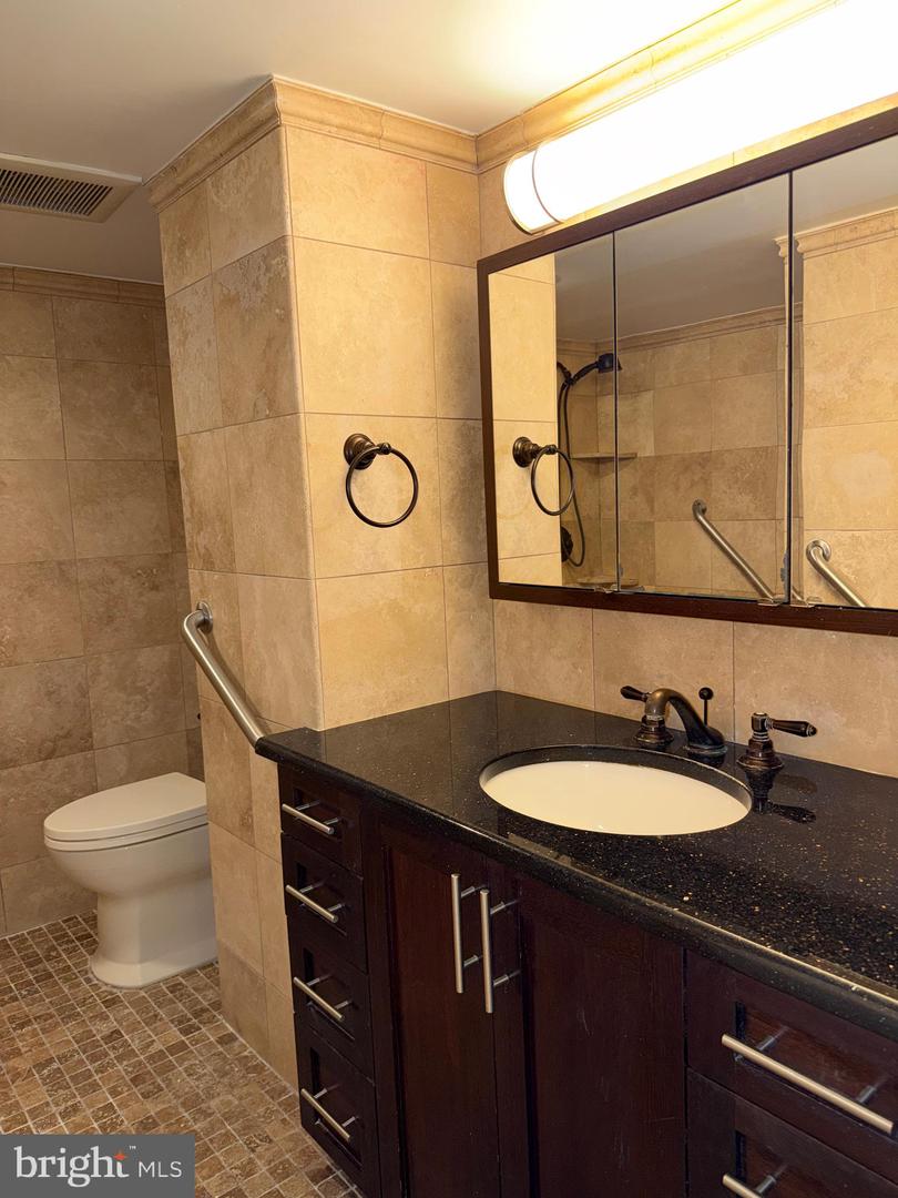 1420 Locust St #12k Property Photo 30