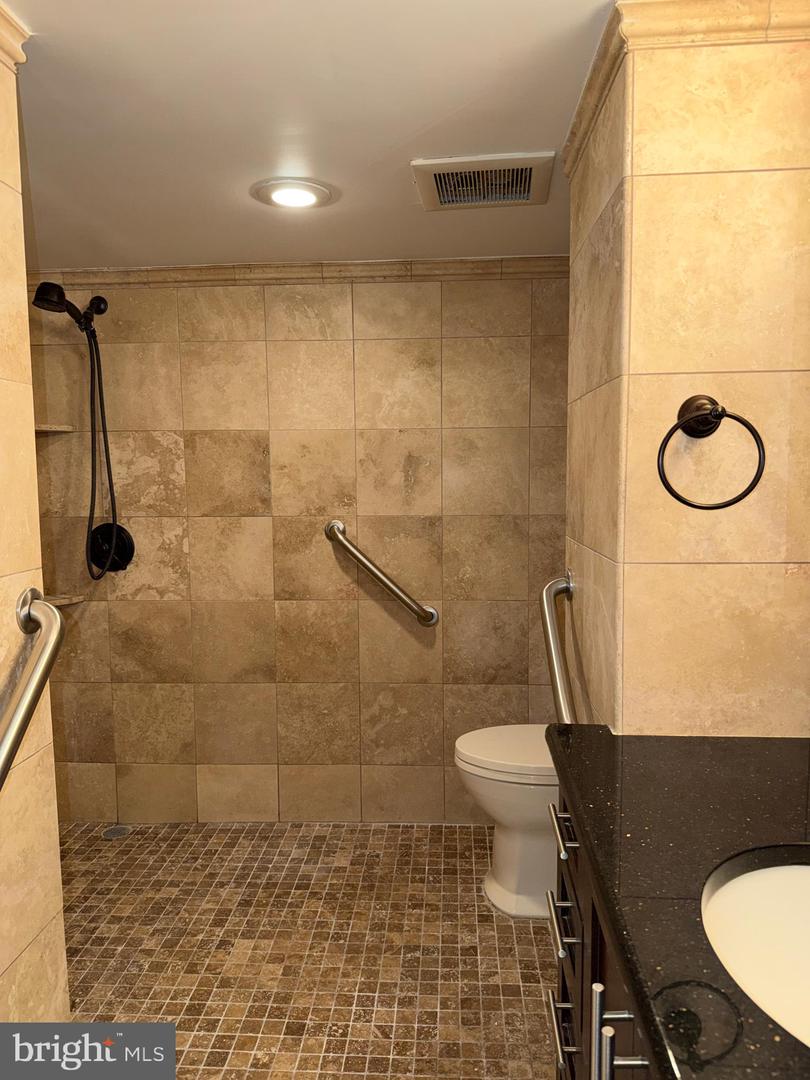 1420 Locust St #12k Property Photo 31