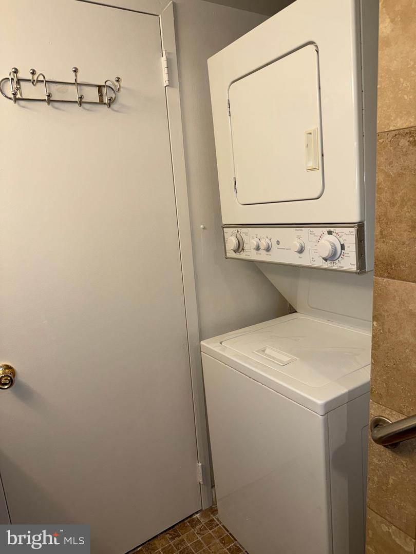 1420 Locust St #12k Property Photo 38